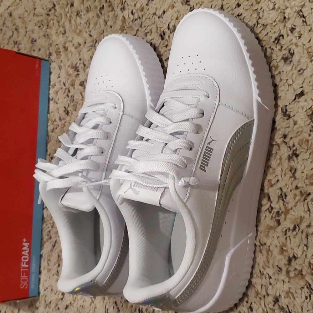 Puma Carina Iridescent size 8 1/2 womens